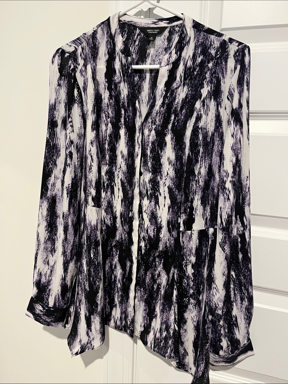 Simply Vera Vera Wang Black Purple and White Brushstroke V-Neck Blouse